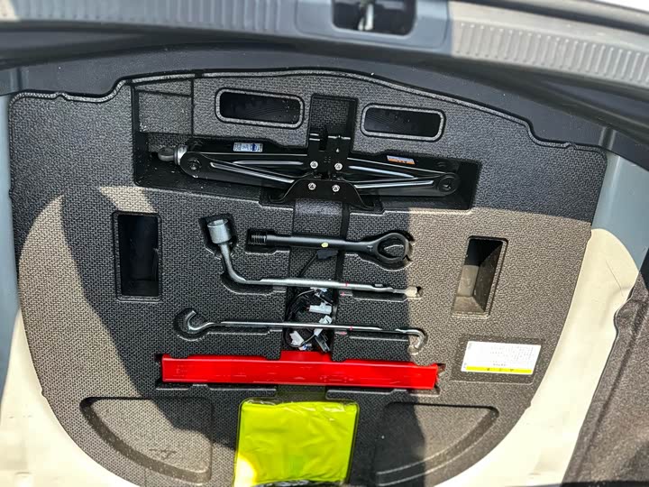 Фото 13 - Toyota Camry