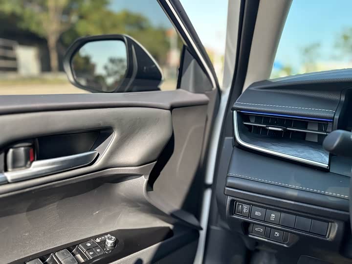 Фото 15 - Toyota Camry