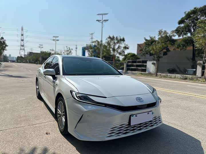 Фото 3 - Toyota Camry