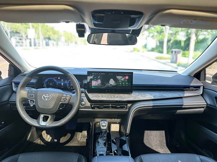 Фото 5 - Toyota Camry