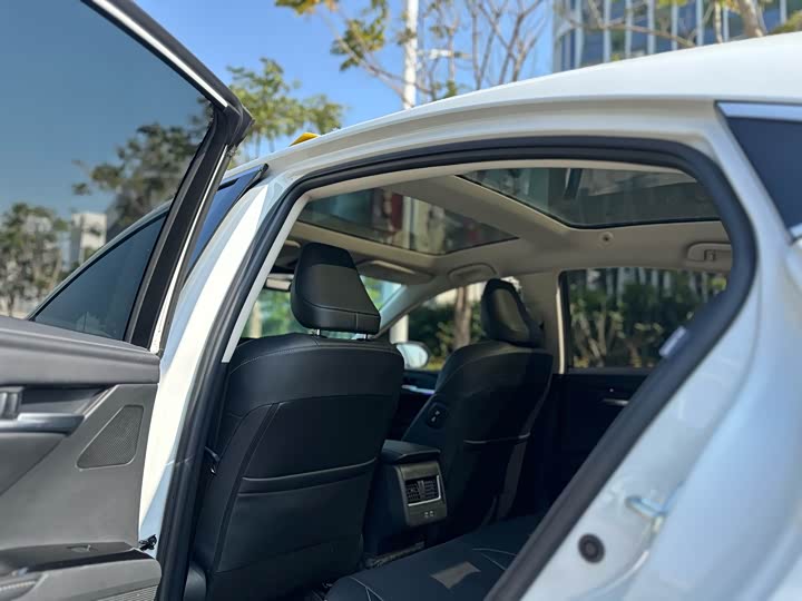 Фото 6 - Toyota Camry