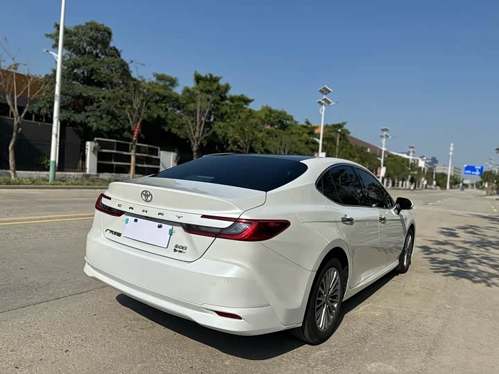 Фото 7 - Toyota Camry