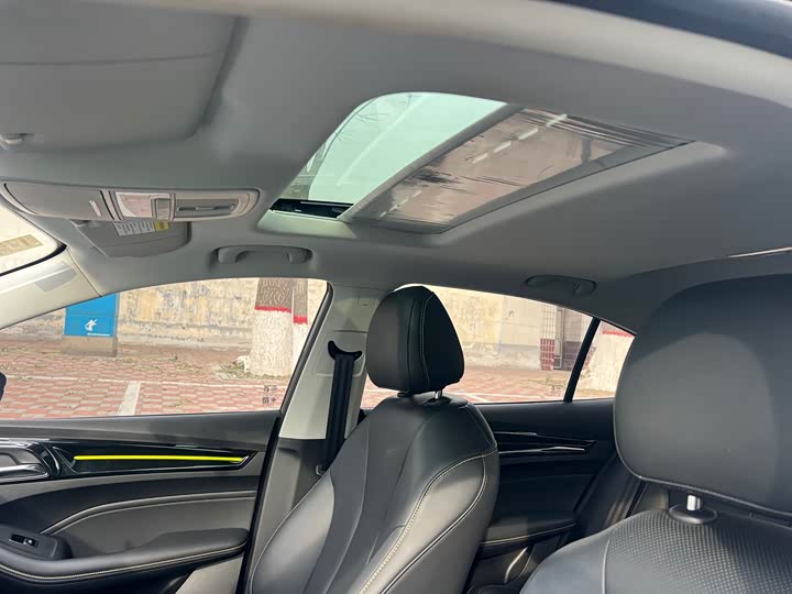 Фото 10 - Roewe i5