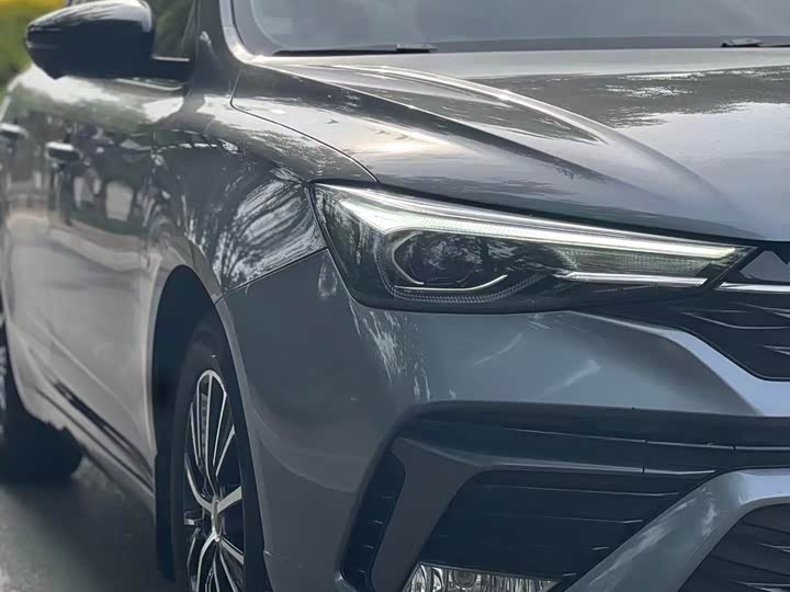 Фото 5 - Roewe i5