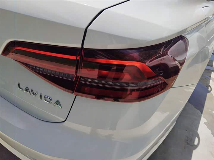 Фото 8 - Volkswagen Lavida