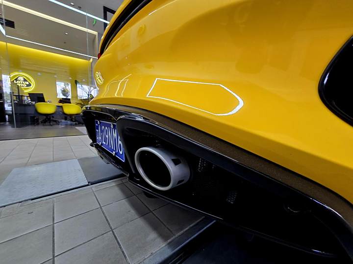 Фото 11 - Lotus Emira