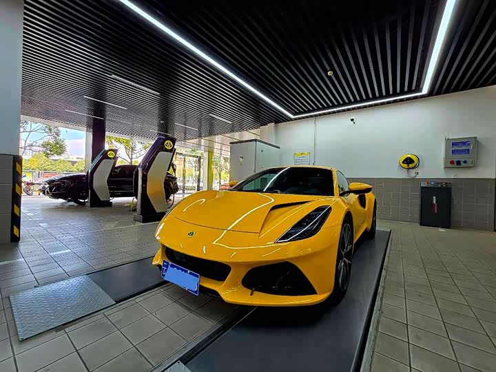 Фото 2 - Lotus Emira