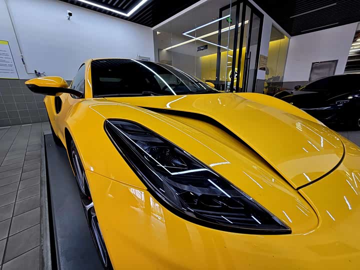 Фото 3 - Lotus Emira