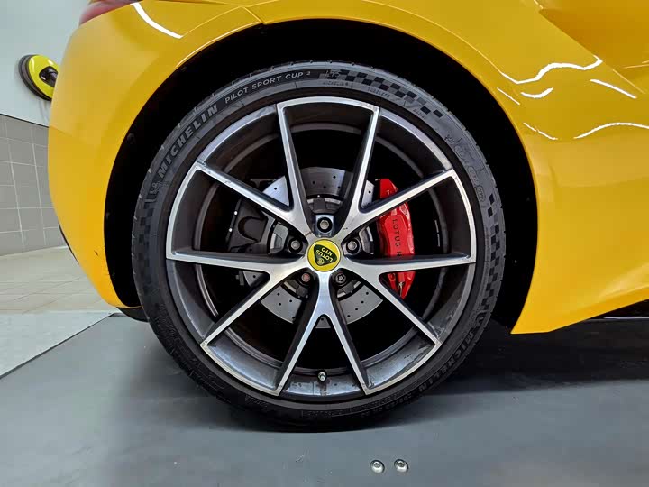 Фото 7 - Lotus Emira