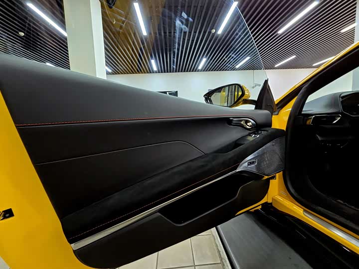 Фото 9 - Lotus Emira