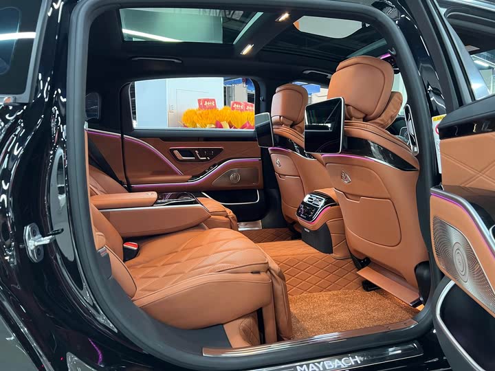 Фото 10 - Mercedes-Benz Maybach S-Class