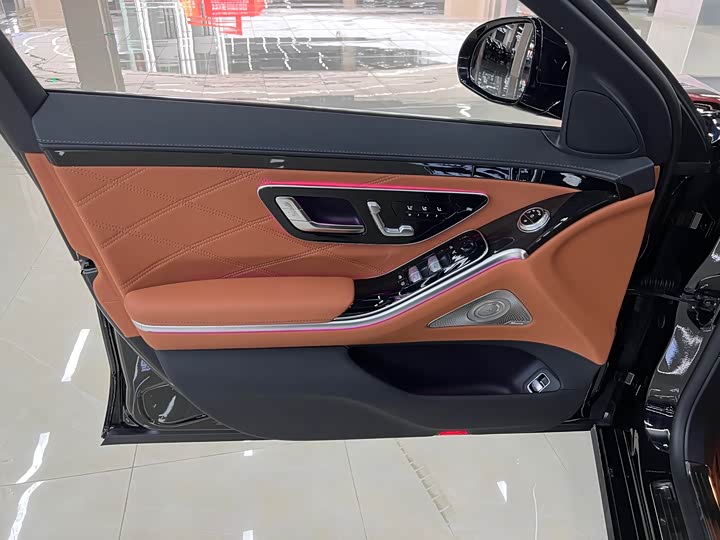 Фото 16 - Mercedes-Benz Maybach S-Class