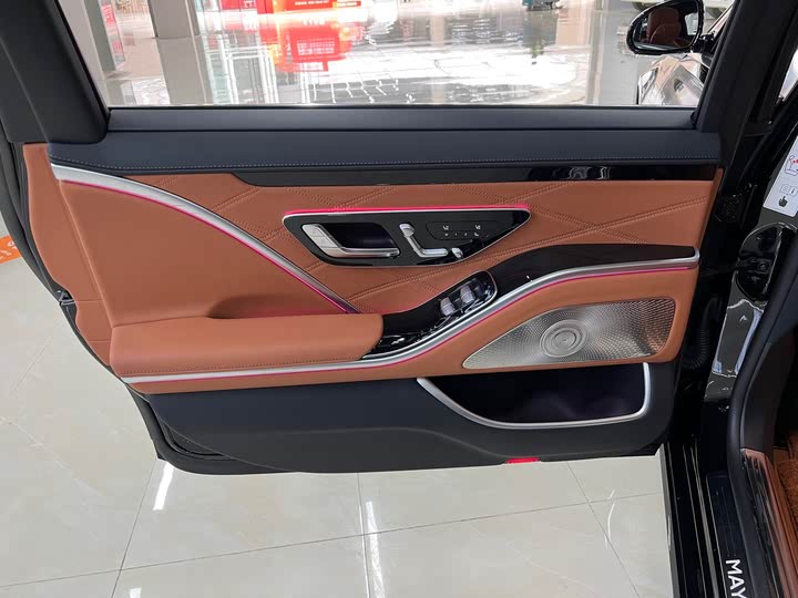 Фото 8 - Mercedes-Benz Maybach S-Class