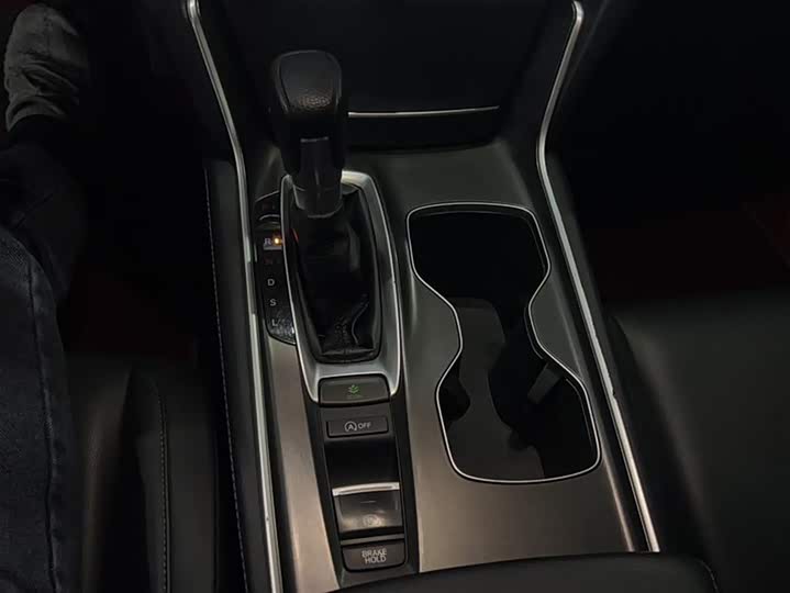 Фото 10 - Honda Accord