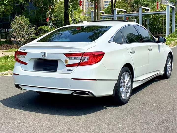 Фото 13 - Honda Accord