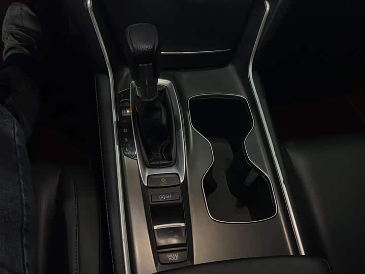 Фото 20 - Honda Accord