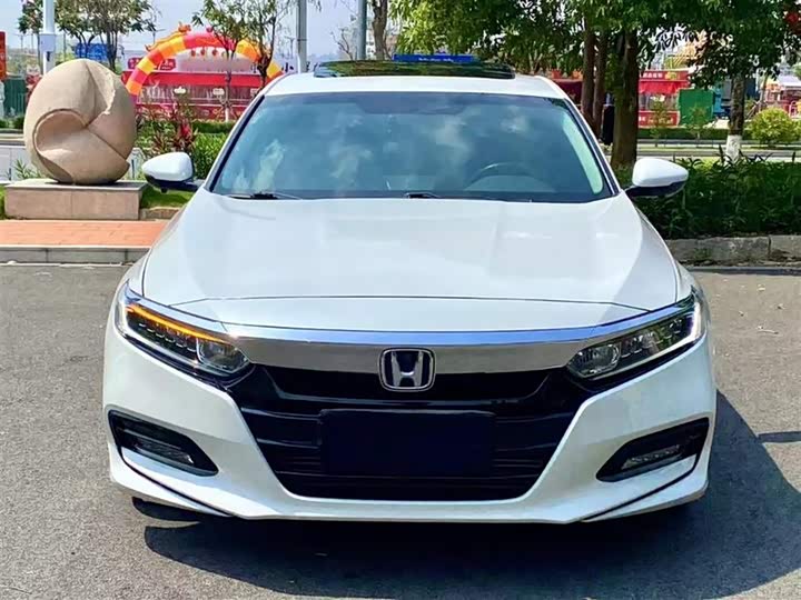 Фото 8 - Honda Accord