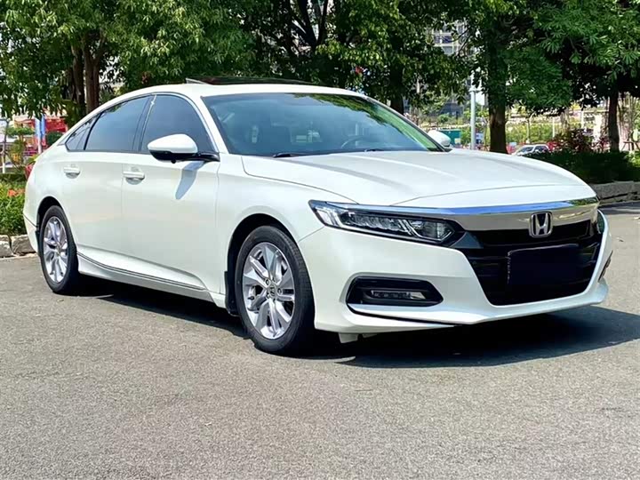 Фото 9 - Honda Accord