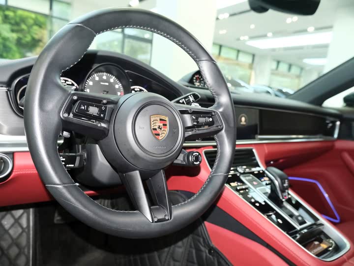 Фото 3 - Porsche Panamera