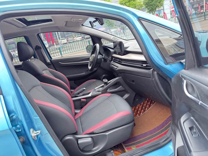 Фото 10 - Geely Vision X3