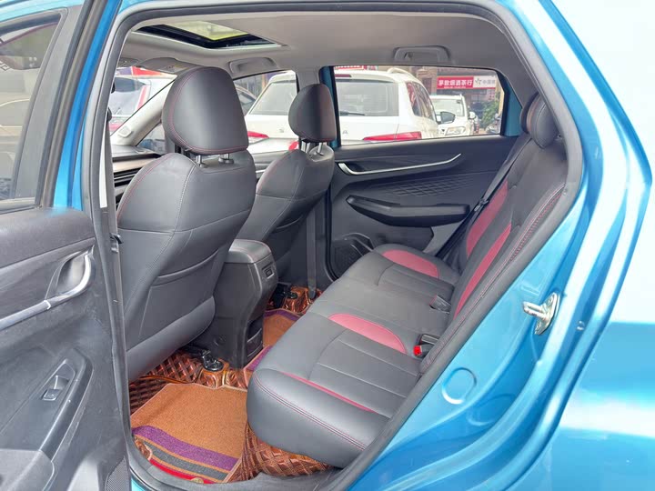 Фото 12 - Geely Vision X3