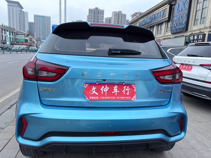Фото 5 - Geely Vision X3
