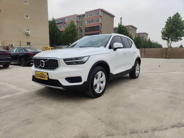 Фото 1 - Volvo XC40