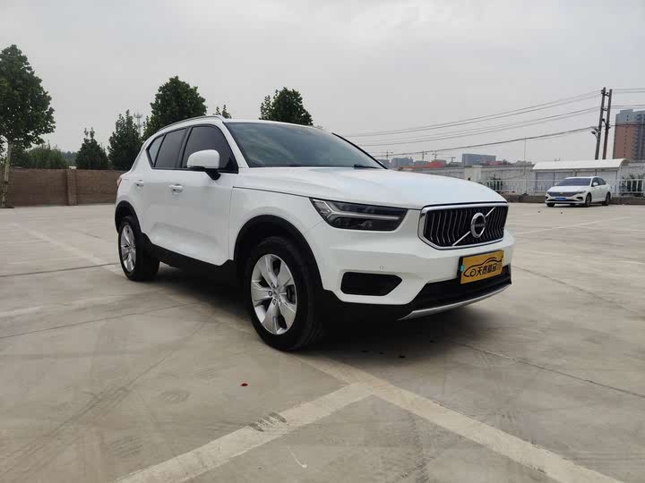 Фото 3 - Volvo XC40