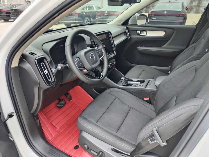 Фото 5 - Volvo XC40