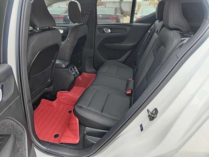 Фото 7 - Volvo XC40