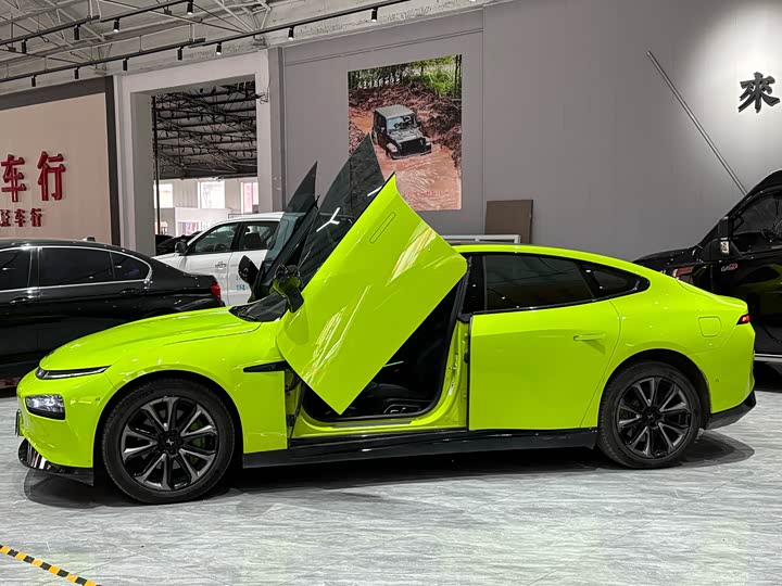 Фото 2 - XPeng P7