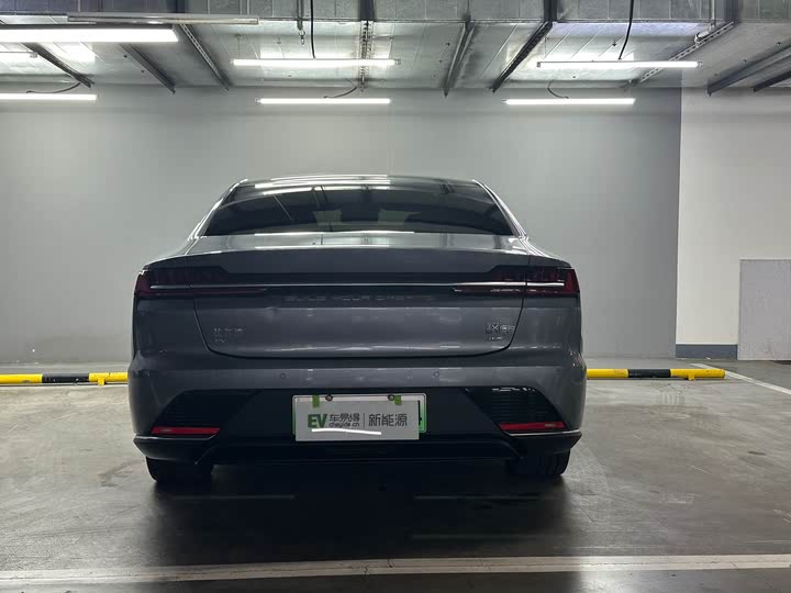 Фото 18 - BYD Han