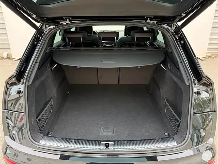 Фото 8 - Audi Q5L