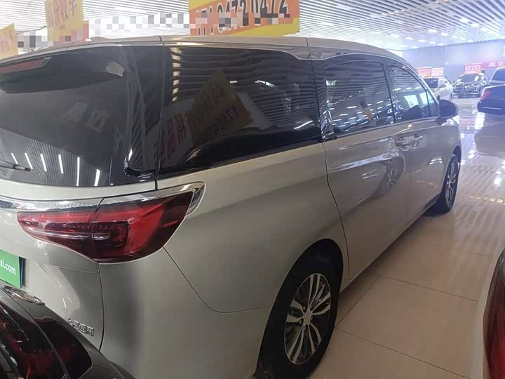 Фото 10 - Buick GL8 ES