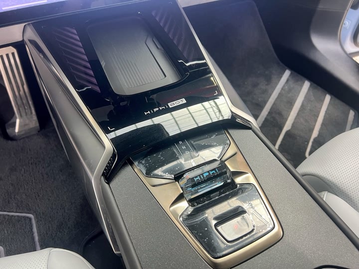 Фото 10 - HiPhi Z