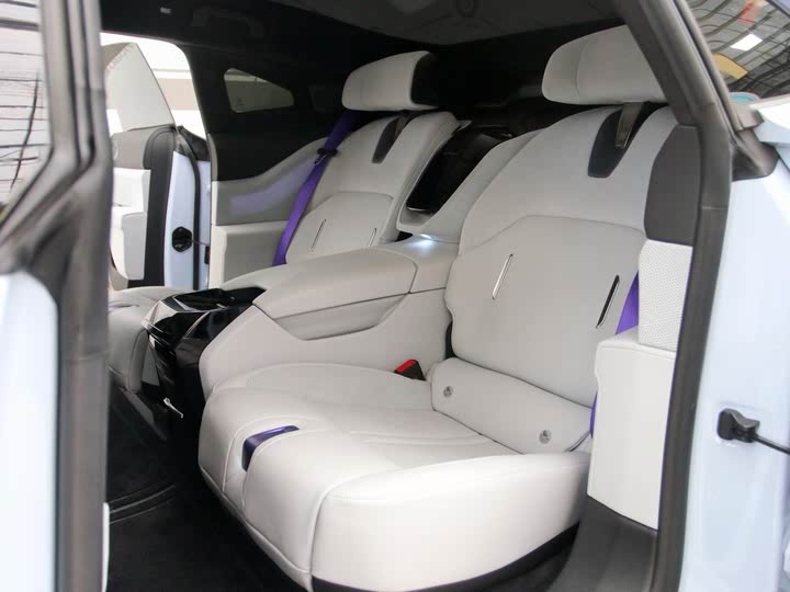 Фото 8 - HiPhi Z