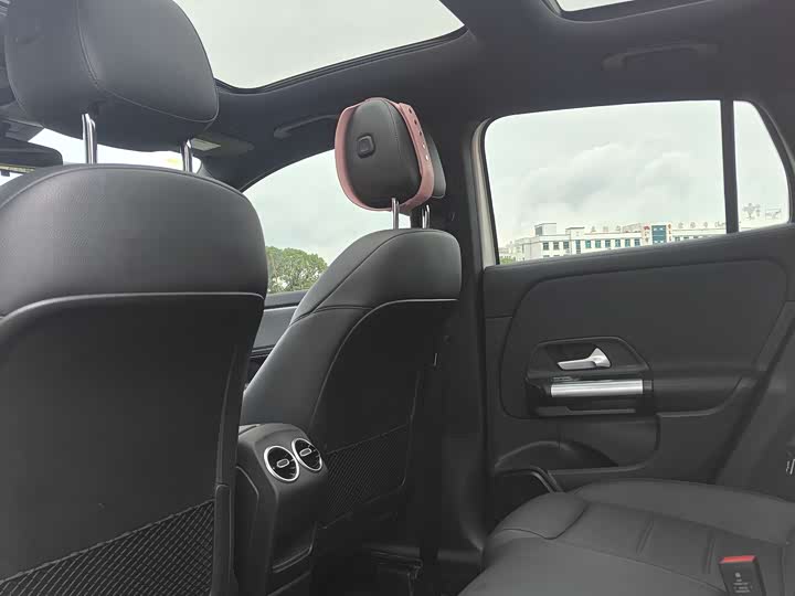 Фото 10 - Mercedes-Benz GLA-Class