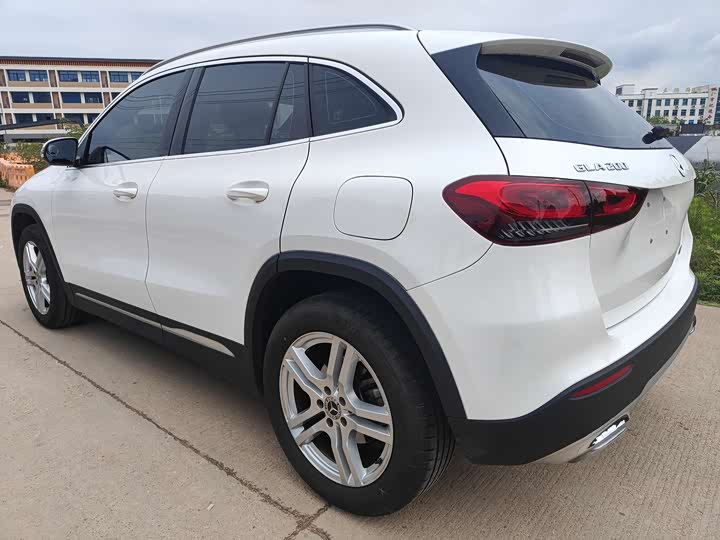 Фото 4 - Mercedes-Benz GLA-Class