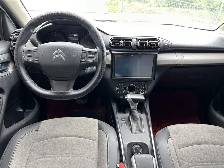 Фото 8 - Citroen C3-XR