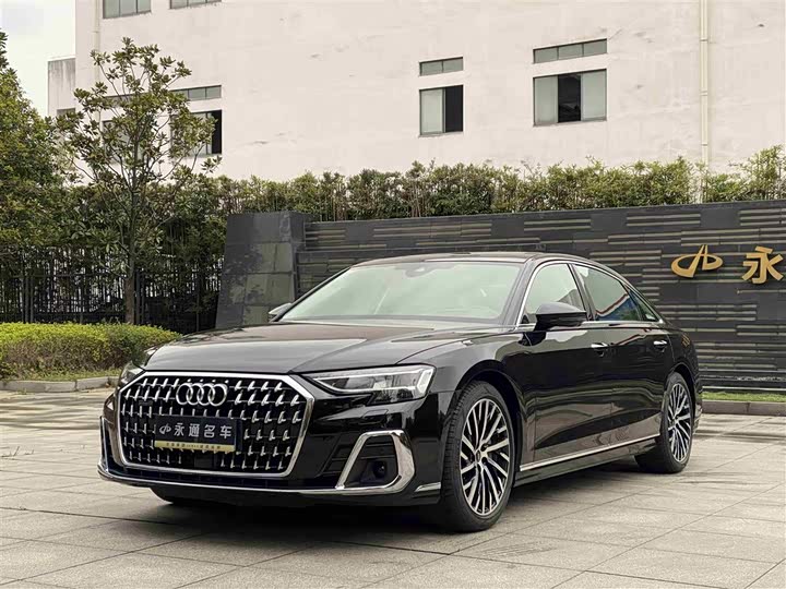 Фото 1 - Audi A8