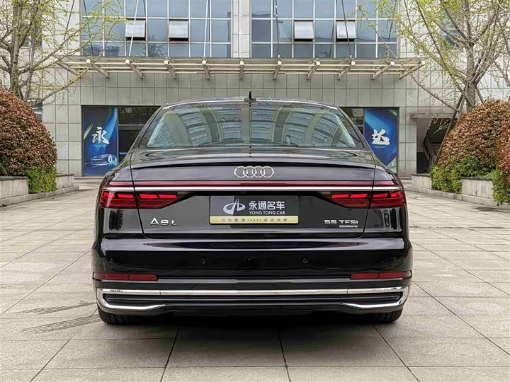 Фото 13 - Audi A8