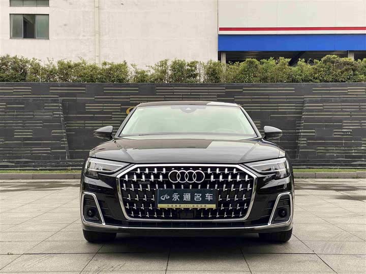 Фото 2 - Audi A8