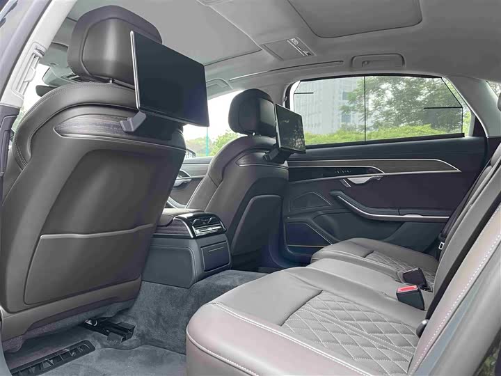 Фото 20 - Audi A8