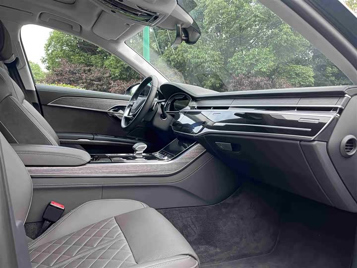 Фото 21 - Audi A8