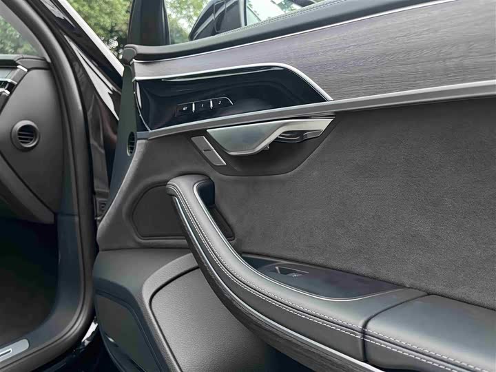 Фото 22 - Audi A8