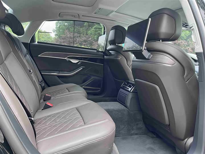 Фото 23 - Audi A8