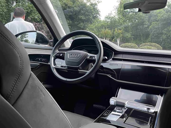 Фото 24 - Audi A8