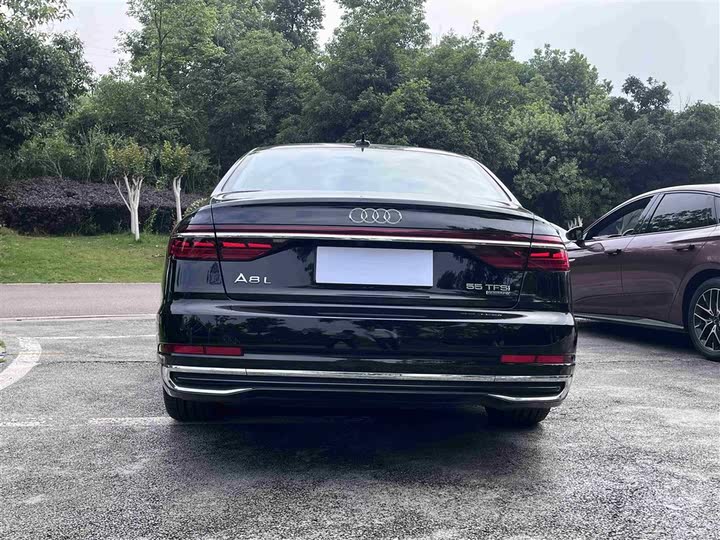 Фото 25 - Audi A8