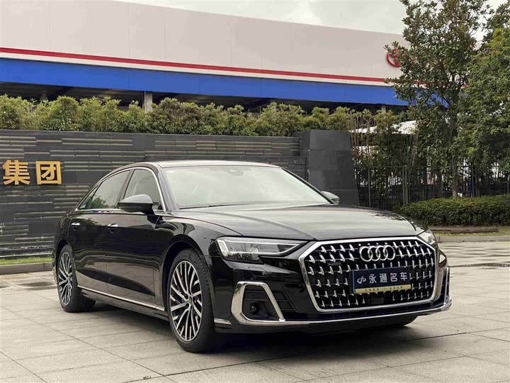 Фото 3 - Audi A8