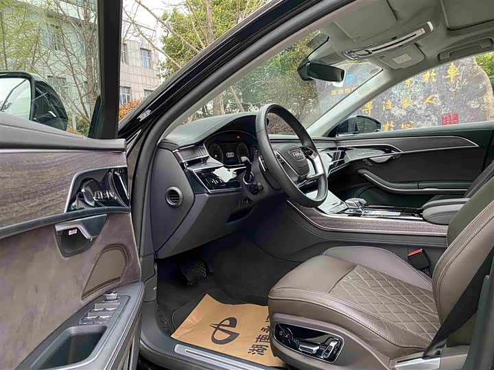 Фото 4 - Audi A8